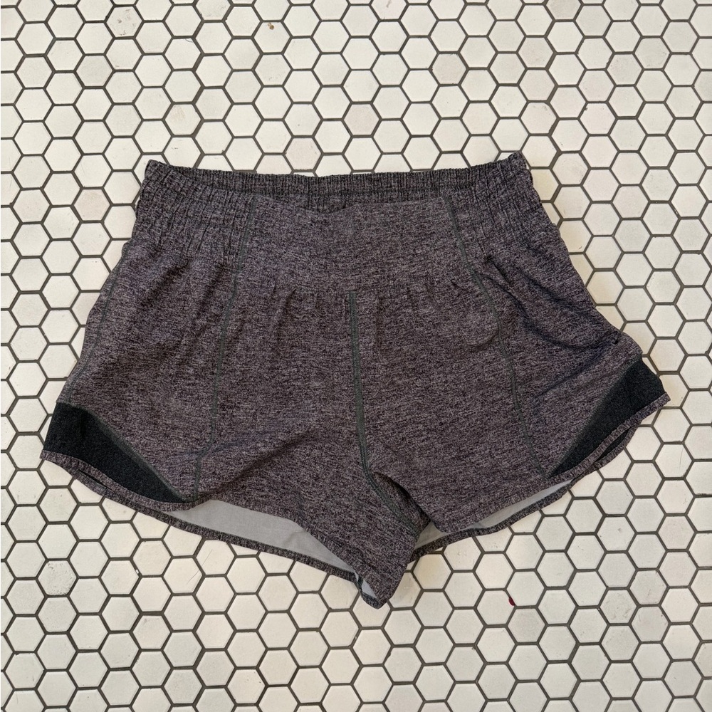 Lululemon Hotty Hot low rise 2.5 inch heathered gray short size 4
